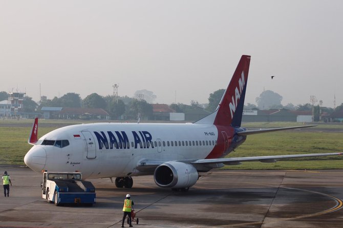 penerbangan perdana nam air solo pontianak di bandara adi soemarmo