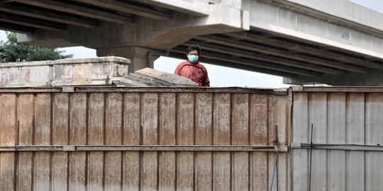 Cegah Corona, Warga Cipinang Melayu Blokade Jalan