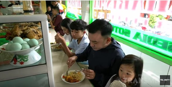 the onsu makan di warteg