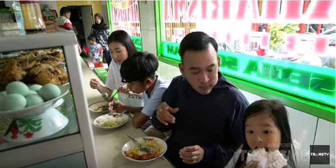 the onsu makan di warteg
