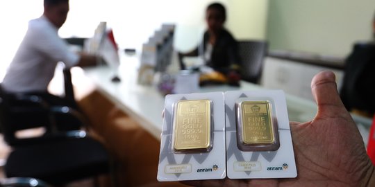 Awal Pekan Harga Emas Antam Naik Rp2.000 Menjadi Rp926.000 per Gram