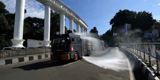 Kota Bogor Semprotkan Disinfektan dengan Water Canon