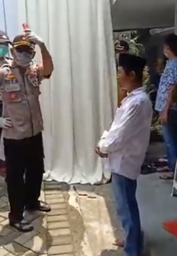 polisi marah ke warga yang gelar arisan saat pandemi virus corona