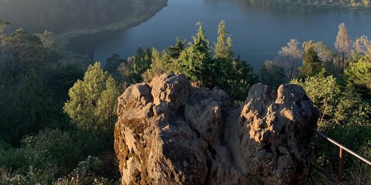 7 Pesona Batu Ratapan Angin, Spot Terbaik Nikmati Dataran Dieng dari Puncak Bukit