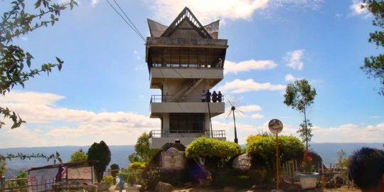 Menara Pandang Tele Spot Terbaik Nikmati Eksotisme Danau Toba