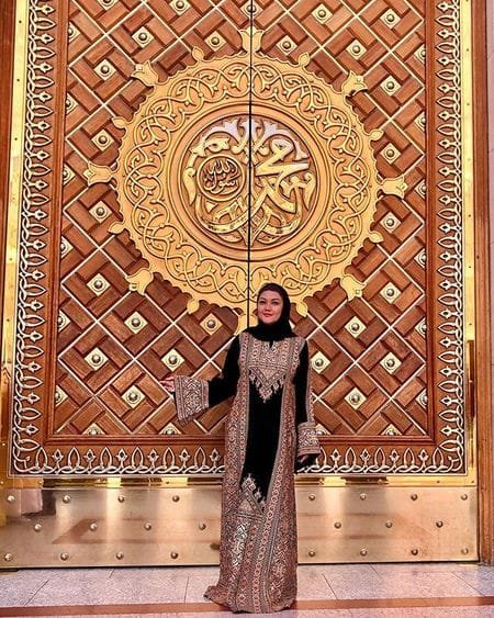 bella saphira umroh sesaat sebelum mekkah ditutup