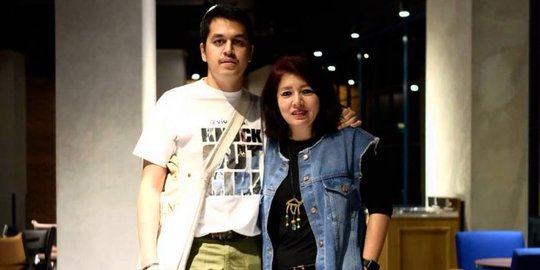 Jarang Tersorot, Ini 10 Potret Kevin Julio dan Ibunda yang Fashionable