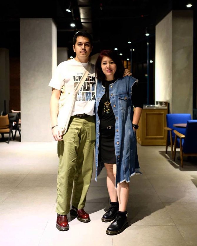 potret ibu kevin julio yang fashionable