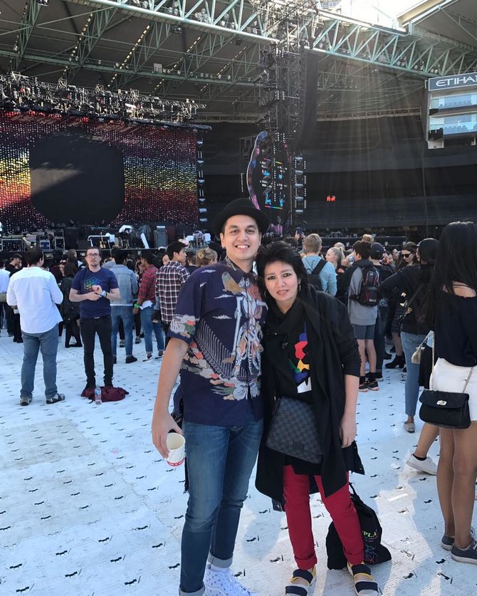 potret ibu kevin julio yang fashionable