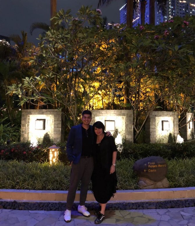 potret ibu kevin julio yang fashionable