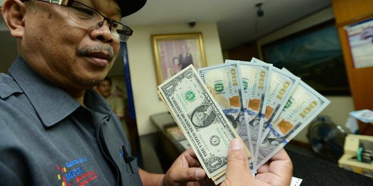 Rupiah Melemah ke Level Rp16.450 Seiring Memburuknya Situasi Perekonomian