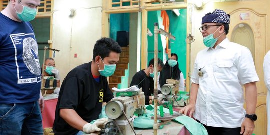 Gandeng UMKM, Banyuwangi Produksi Ribuan Pakaian APD untuk Tenaga Medis