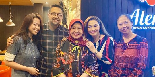 Jarang Terekspos, Ini 8 Potret Nicole Christy Anak Angkat Ari dan Nia Zulkarnaen