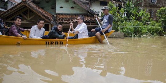 Pemprov Jabar Terapkan Prosedur Covid-19 Tangani Korban Banjir Kabupaten Bandung