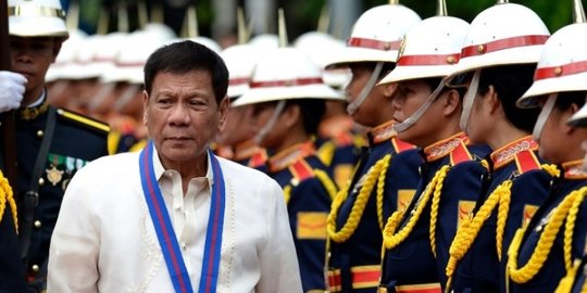 Duterte Perintahkan Polisi Tembak Mati Warga yang Membuat Masalah Saat Lockdown