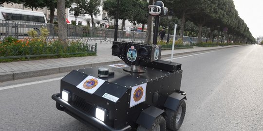 Berlakukan Lockdown, Polisi Tunisia Gunakan Robot untuk Patroli