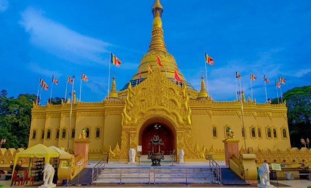 taman alam lumbini pesona megahnya pagoda di tengah indahnya alam karo