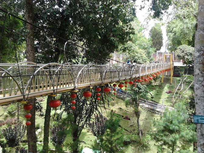 taman alam lumbini pesona megahnya pagoda di tengah indahnya alam karo