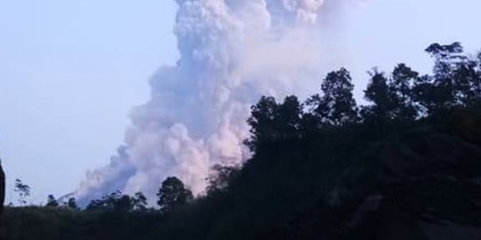 Gunung Merapi Erupsi, Hujan Abu Tipis Guyur Wilayah Sleman