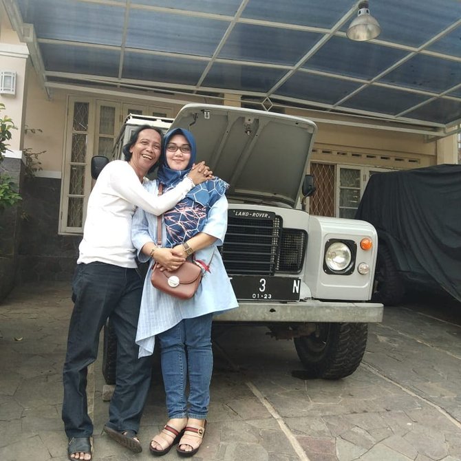 dikaruniai anak laki laki di usia 54 tahun ini 8 potret mesra mandra dan istri