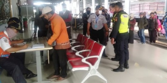 PT KAI dan Dishub Pantau Pemudik di 3 Stasiun Solo