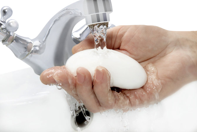 ilustrasi mencuci tangan dengan sabun