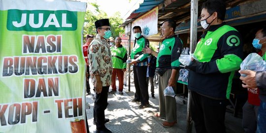 Gandeng Warung Rakyat, Azwar Anas Bagi Kupon Makan Pekerja Informal Terdampak Corona