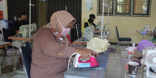 Warga Purbalingga Jadi Relawan Produksi Masker Gratis