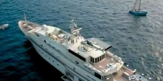 di kapal pesiar mewah rev1