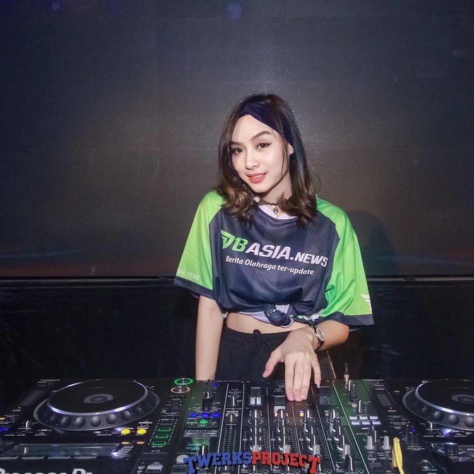 DJ Cantik Ini Live Streaming Bigo Live untuk Hiburan