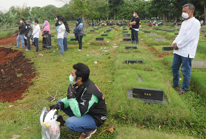 pemakaman korban virus corona