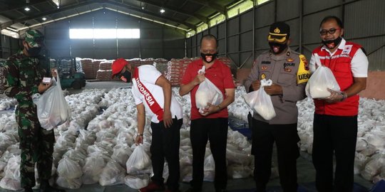 Pemkot Solo Bagikan 40.000 Sembako untuk Warga Terdampak Corona