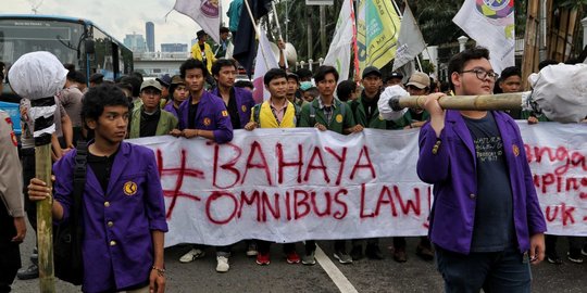 Aktivis Curiga Pembahasan RKUHP dan Omnibus Law Mirip Revisi UU KPK