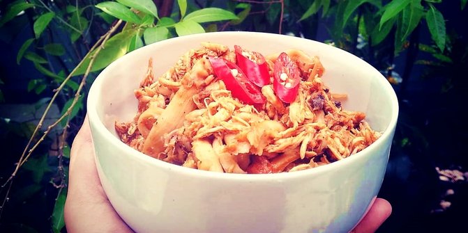  Resep  Ayam  Suwir  Pedas  Bisa Dijadikan Isian Jajanan 