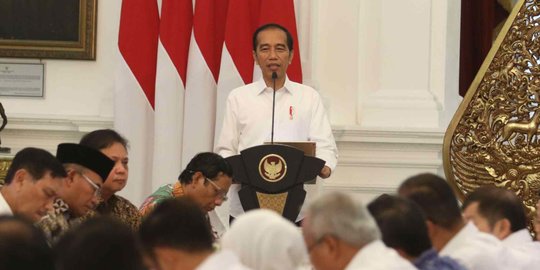 Jokowi Didesak Tarik Pembahasan RUU KUHP dan Omnibus Law di DPR