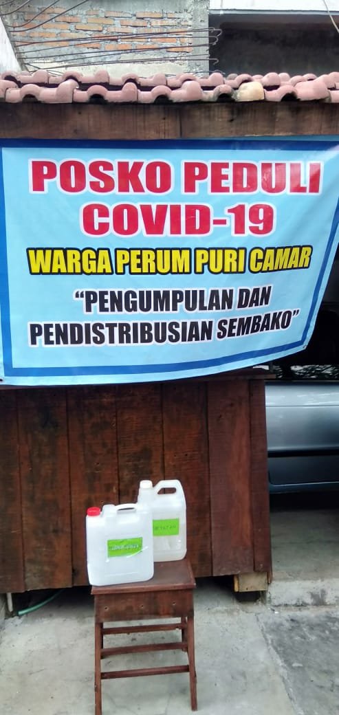 warga perumahan di banyuwangi gotong royong berbagi sembako