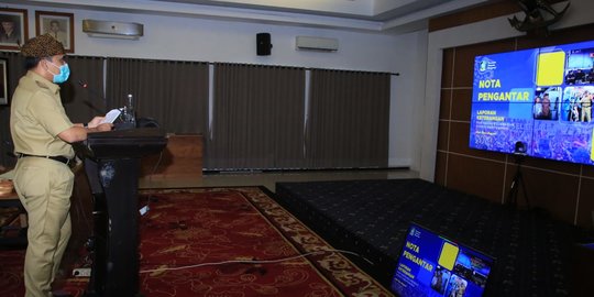 Sampaikan LKPJ Secara Virtual, Bupati Anas Sebut Kemiskinan Banyuwangi Turun 7,52%