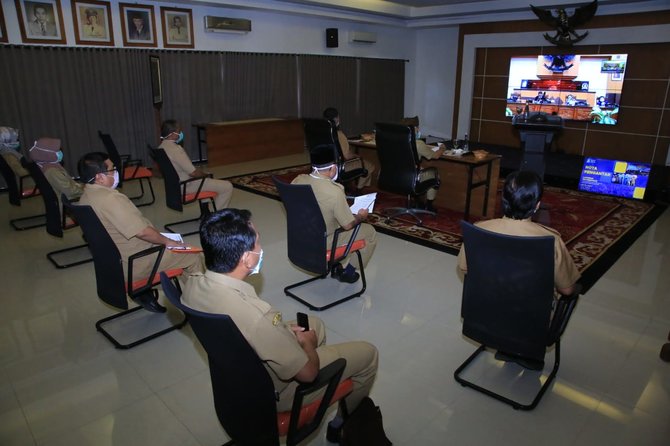 bupati banyuwangi abdullah azwar anas sampaikan lkpj secara virtual