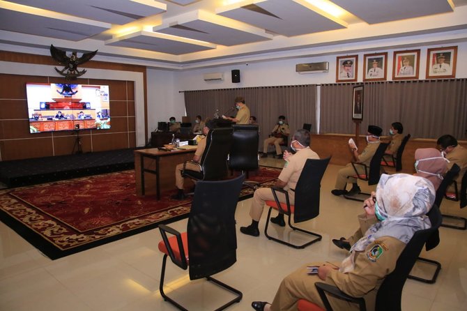 bupati banyuwangi abdullah azwar anas sampaikan lkpj secara virtual