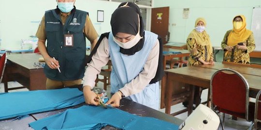 Pelajar SMK di Jatim Produksi APD untuk Tenaga Medis dan Masyarakat