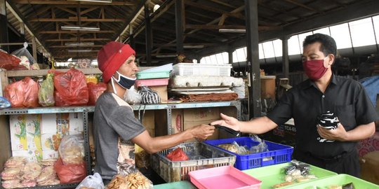 Pengunjung Pasar di Denpasar yang Tidak Pakai Masker Disuruh Pulang