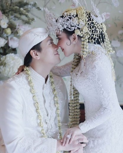 hari jadi pernikahan syahrini dan reino barack