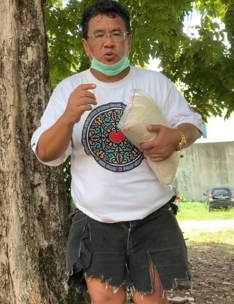 celana sobek hotman jadi sorotan