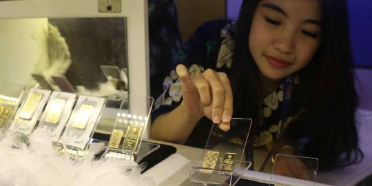 Harga Emas Antam Turun Rp17.000 Menjadi Rp946.000 per Gram