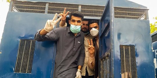 Puluhan Dokter Pakistan Ditangkap Karena Unjuk Rasa Kekurangan APD
