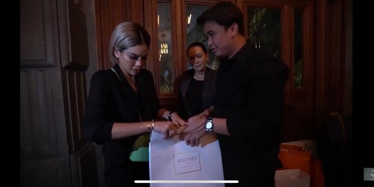 Nikita Rayakan Ultah di Resto Mewah, Kado Billy Syahputra Paling Bikin Penasaran