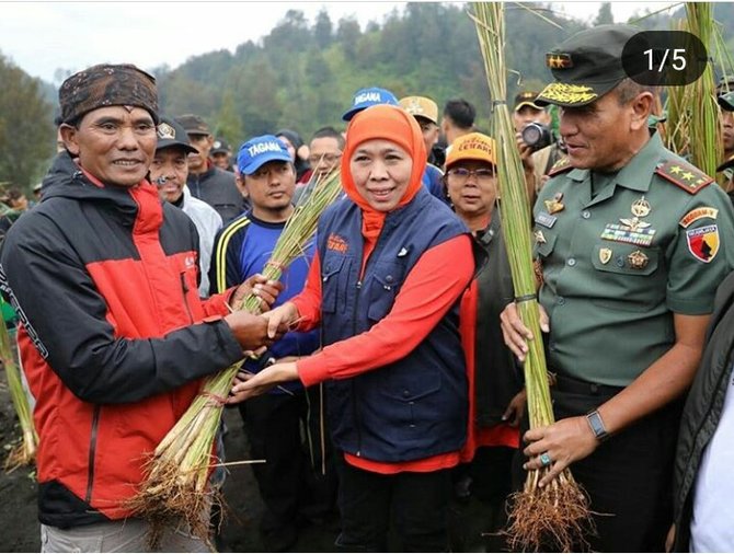 gaya blusukan khofifah