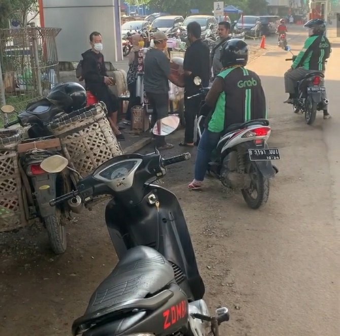 hotman paris bagi bagi beras