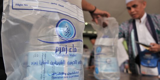 Manfaat dan Doa Meminum Air Zamzam, Mengandung Berkah yang Melimpah