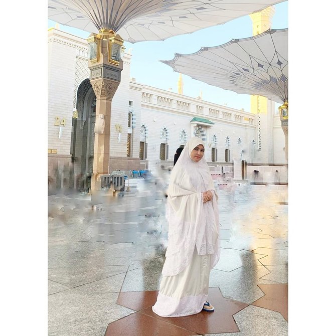 cover lagu aisyah istri rasulullah ini 7 potret via vallen pakai hijab